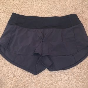 black lululemon shorts